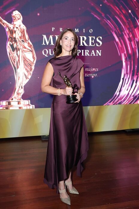 Anyarlene Bergés recibe el Premio Mujeres que Inspiran 2025
