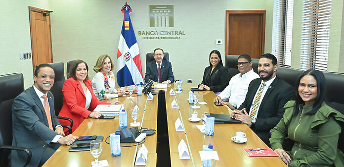Gobernador Valdez Albizu se reúne con la viceministra Celinés Toribio para abordar el papel de la diáspora dominicana en el desarrollo nacional