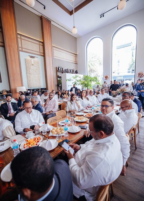 Foros Business reúne a representantes de instituciones públicas en conversatorio sobre salud e innovación