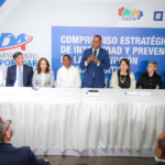 Víctor Pichardo y funcionarios del DA ratifican mediante firma, compromiso con la ética, la integridad y la transparencia institucional