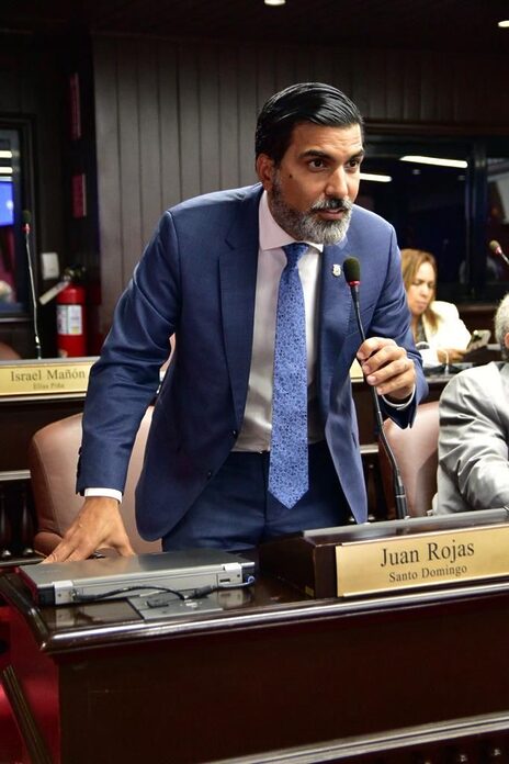 Diputado Juan José Rojas somete resolución para regular parqueo nocturno en zonas residenciales