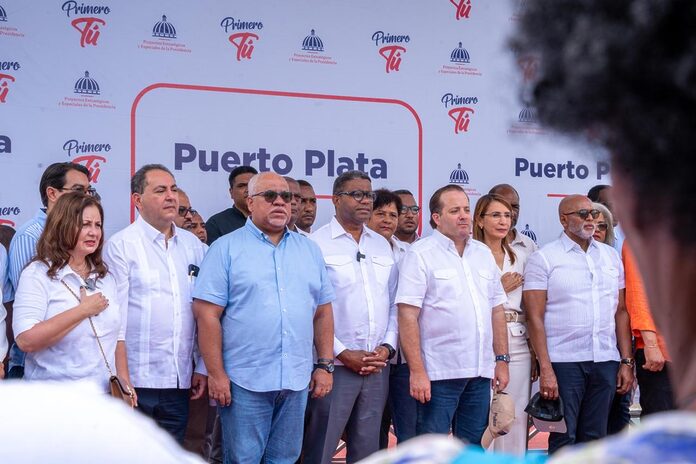 Paliza, Mario Lama y Robert Polanco refuerzan presencia del Gobierno con masiva jornada “Primero Tú” en Sosúa