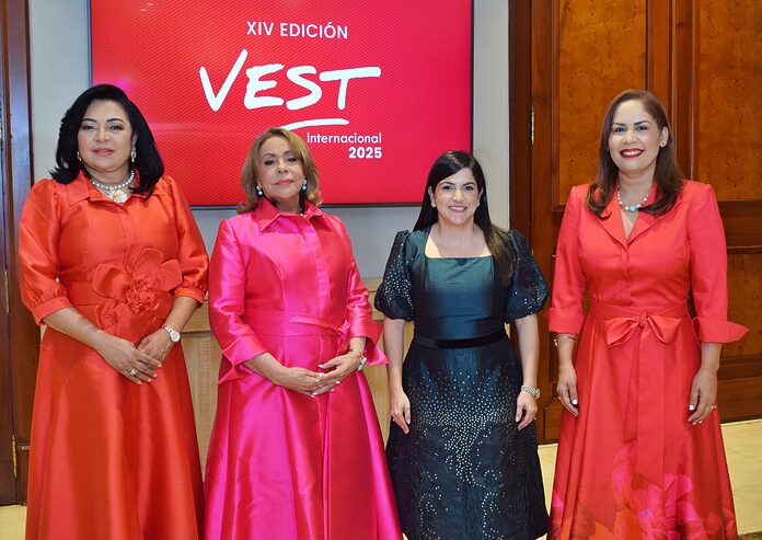 Reconocen a Biviana Riveiro y Patricia González en apertura de VEST Internacional 2025