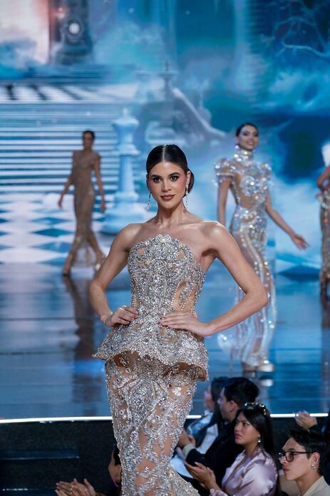 La dominicana Yamilex Hernández es la nueva Miss Universe Latina 2025
