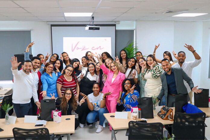 Grecia Vidal culmina con éxito el taller “Voz en Construcción” para jóvenes principiantes en oratoria