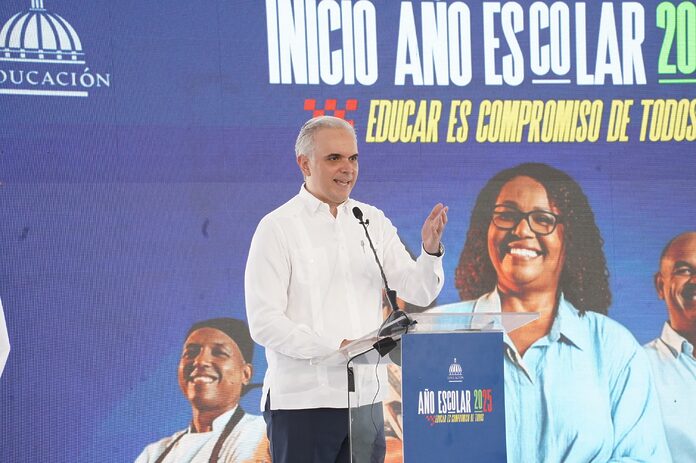 Presidente Abinader llama a los padres a acompañar y motivar a sus hijos en el nuevo año escolar 2025-2026