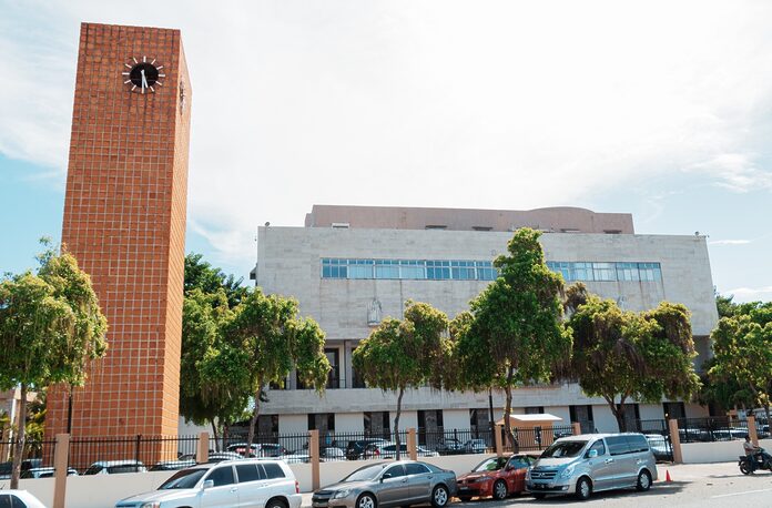 Alcaldía del DN y Aduanas anuncian reglas de participación en Plásticos por Útiles Escolares