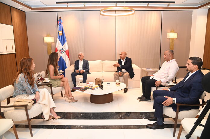 Presidentes Cámaras Legislativas reciben visita de cortesía de diputada de Ecuador; tratan diferentes temas