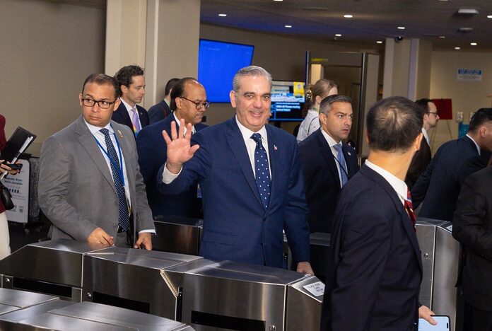 En estos momentos el presidente Luis Abinader, llega a la sede de la Organización de las Naciones Unidas (ONU) para participar en el inicio de los debates del 80º período de sesiones de la Asamblea General.