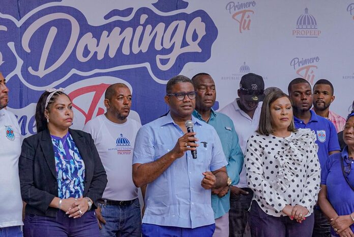 Bajo intensa lluvia Propeep desarrolla jornada “Primero Tú” en Valiente, La Caleta