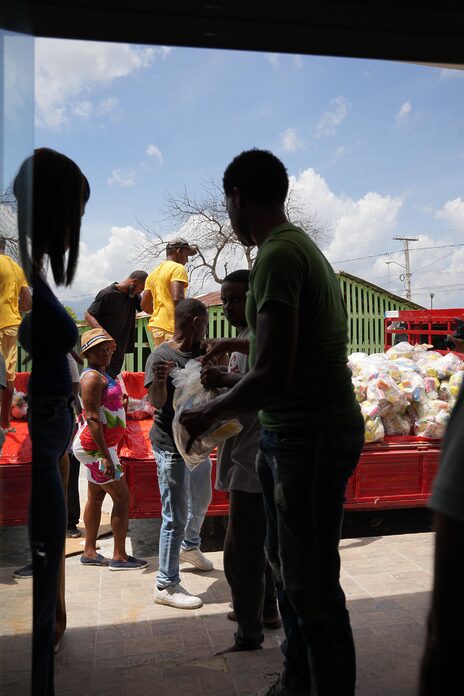 Fundación Refidomsa brinda apoyo a más de 300 familias afectadas por las lluvias en Azua