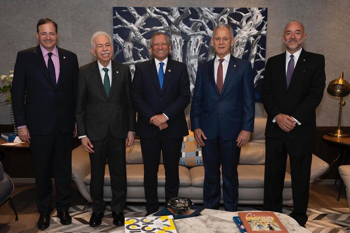 Presidente ejecutivo de Banreservasrecibe visita de ejecutivos del BHD