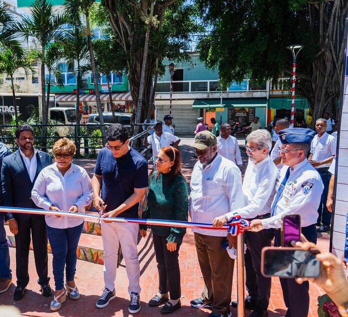 Ministro Collado deja iniciada obra reconstrucción municipio Salcedo, Hermanas Mirabal.