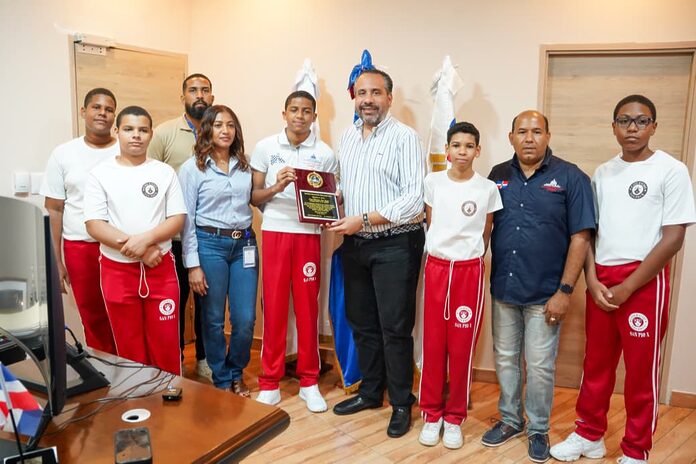 INEFI reconoce al ajedrecista Ángel Sebastián Lara tras poner en alto a RD en torneo de Brasil
