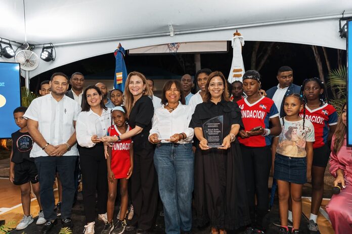 Carolina lleva alegría al sector Fundación con la inauguración del Centro Comunal Dionisio Amparo