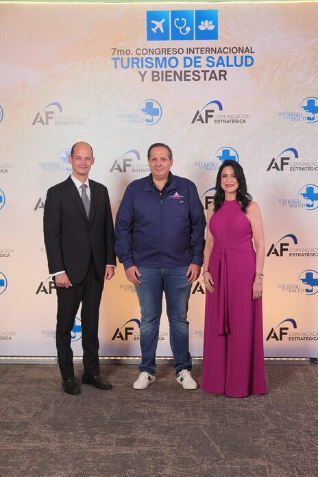 Autoridades y líderes del sector dan apertura al cóctel inaugural del 7mo. Congreso Internacional de Turismo de Salud