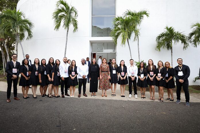 Raquel Peña llama a la juventud a innovar y transformar el país durante la PUCMM Business Week 2025