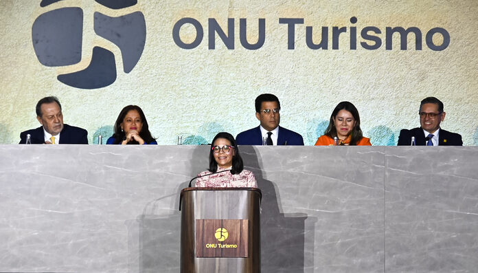 Destacan liderazgo regional de David Collado como ministro de Turismo.