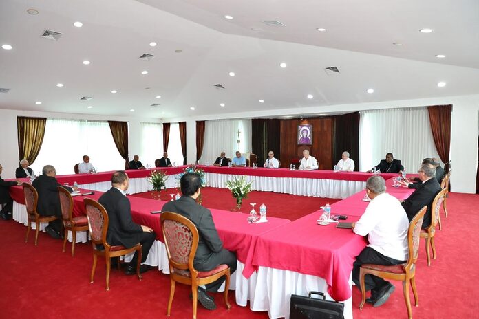 Presidente Abinader sostiene almuerzo con la Conferencia del Episcopado Dominicano