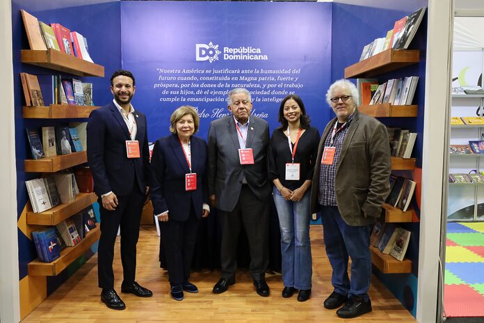 Más de 100 autores dominicanos en los estantes