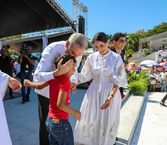 Presidente Abinader participa en emotiva ceremonia por la creación canónica y ordenación episcopal de monseñor Manuel Antonio Ruiz de la Rosa