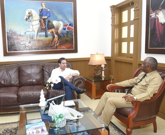Presidente del Consejo de Administración de Portuaria RD se reúne con el Comandante General de la Armada Dominicana