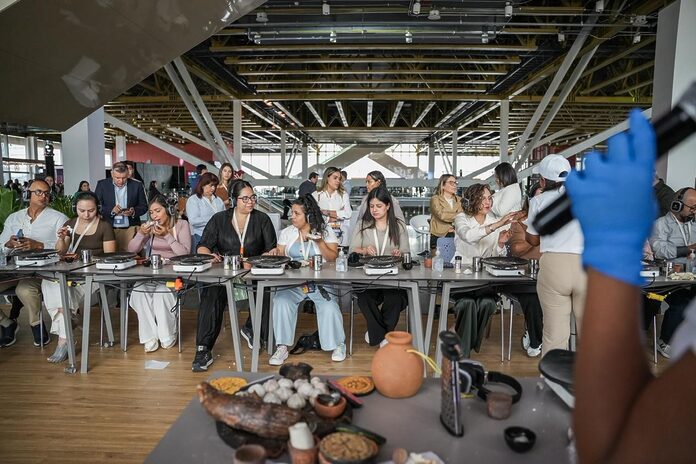 El ministro David Collado lanza en Colombia la plataforma “Conoce el Paraíso”.