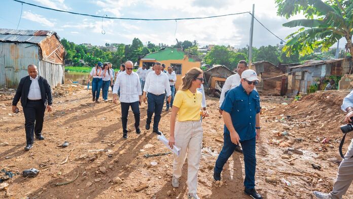 Ministro Paliza supervisa avances del proyecto de transformación en Las Lilas
