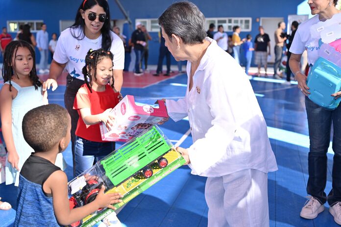 Voluntariado Banreservas celebra la Navidad con jornada de entrega de juguetes en la zona norte