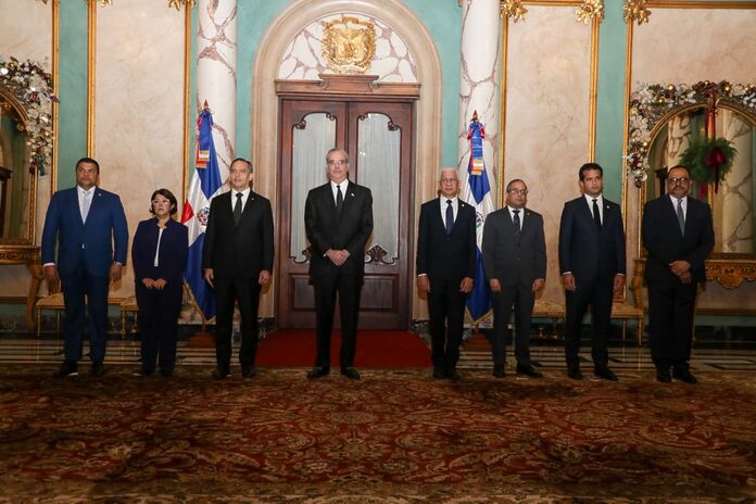 CNM presidido por el presidente Abinader juramenta nuevos jueces del Tribunal Superior Electoral tras concluir proceso de evaluación