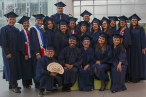 Dominicanos se gradúan de técnico en folklore en Panamá