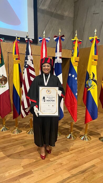 Julissa Jiménez recibe Doctorado Honoris Causa por su aporte al empoderamiento femenino y al desarrollo empresarial