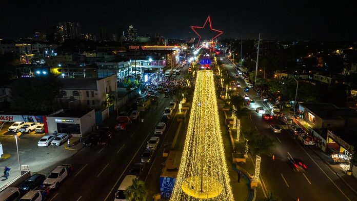 Propeep da inicio a festividades navideñas con encendido Parque de las Luces en SDE