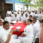 Presidente Abinader almuerza con oficiales y soldados de la Armada y Fuerza Aérea; reafirma compromiso con el equipamiento y profesionalización de las instituciones castrenses