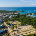 David Collado inaugura en Bayahíbe moderno estacionamiento para más de 270 vehículos de motor