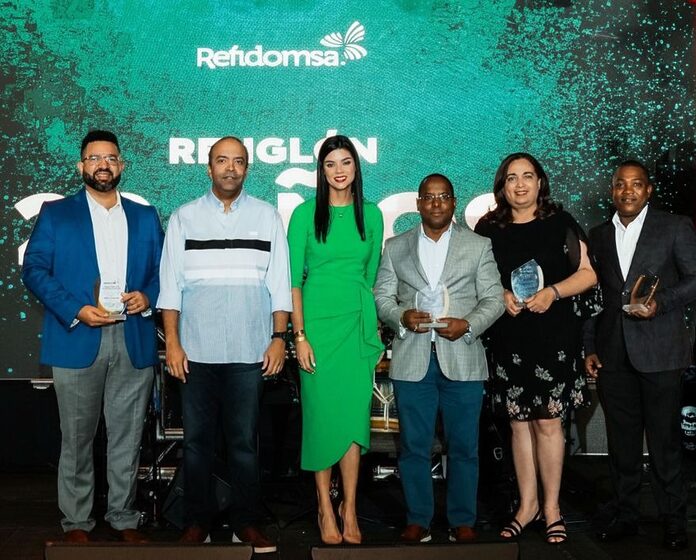 Refidomsa reconoce a 51 colaboradores que han construido su historia con décadas de servicio