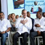 Presidente Abinader entrega 580 títulos de apartamentos y asegura futuro y dignidad a familias del Distrito Nacional y los municipios de Santo Domingo Este y Norte