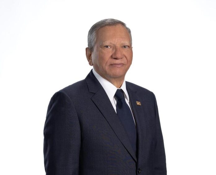 Encuesta posiciona a Leonardo Aguilera entre los funcionarios mejor valorados por honestidad y gestión en 2025