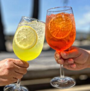 Limoncello Spritz: El coctel del momento y dónde pedirlo en Santo Domingo
