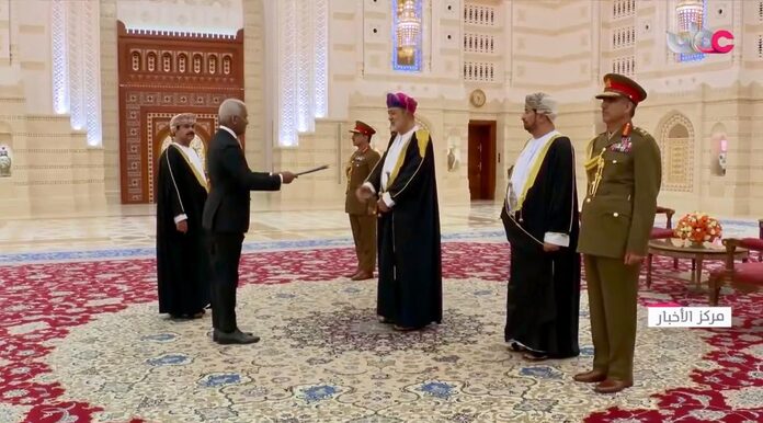 Embajador dominicano presenta cartas credenciales por primera vez en el Sultanato de Omán