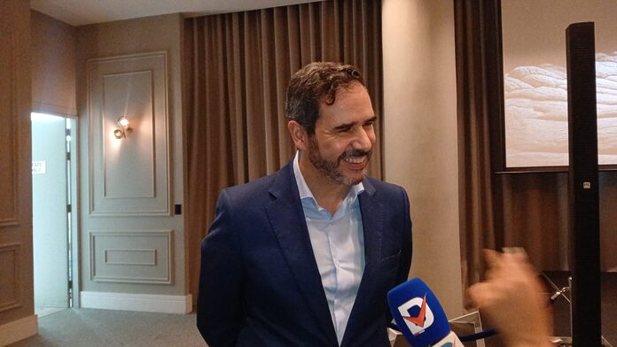 Hyatt Centric acoge charla sobre optimización fiscal para inversiones internacionales en RD