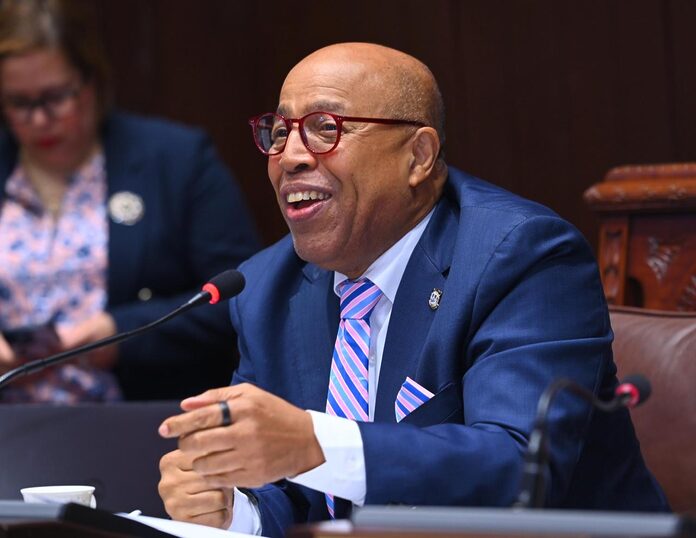 Alfredo Pacheco reitera compromiso con consenso en reforma laboral y aclara postura sobre la cesantía