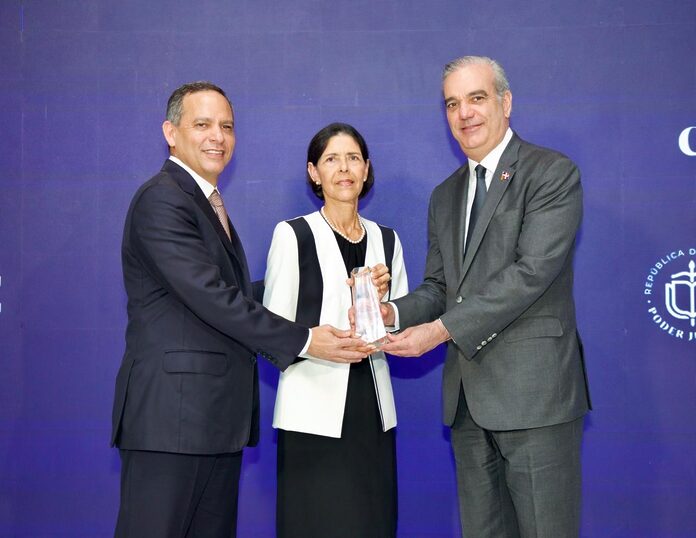 Director ejecutivo del World Justice Project destaca que República Dominicana encabeza avances en Estado de Derecho con crecimiento de 2.1% entre 143 países y ascenso de 11 posiciones en un año