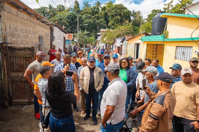 Ministro Paliza visita zonas afectadas por lluvias en Puerto Plata; afirma Gobierno buscará soluciones permanentes