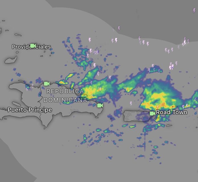 Indomet advierte sobre aguaceros fuertes, tormentas eléctricas y ráfagas de viento por fortalecimiento de vaguada