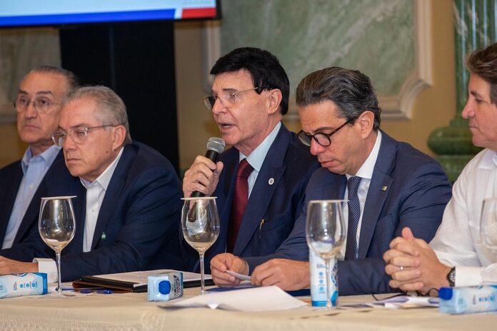 Presidente Luis Abinader anuncia que el Gobierno mantendrá sin variación precios de los combustibles para la presente semana