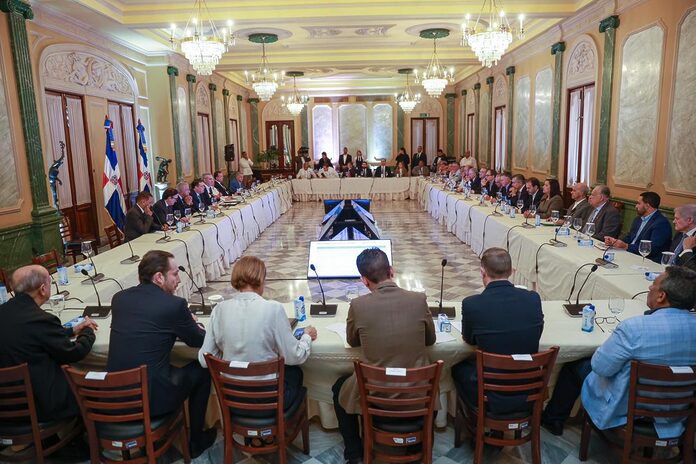 Empresarios y sector productivo nacional se comprometen con el presidente Abinader a mitigar los efectos de la crisis internacional y garantizar el abastecimiento de la canasta familiar para proteger a los sectores más vulnerables