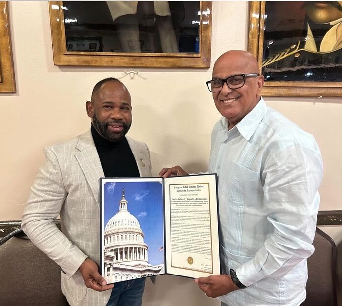 El Congreso de los Estados Unidos reconoce la trayectoria del periodista José Rosario