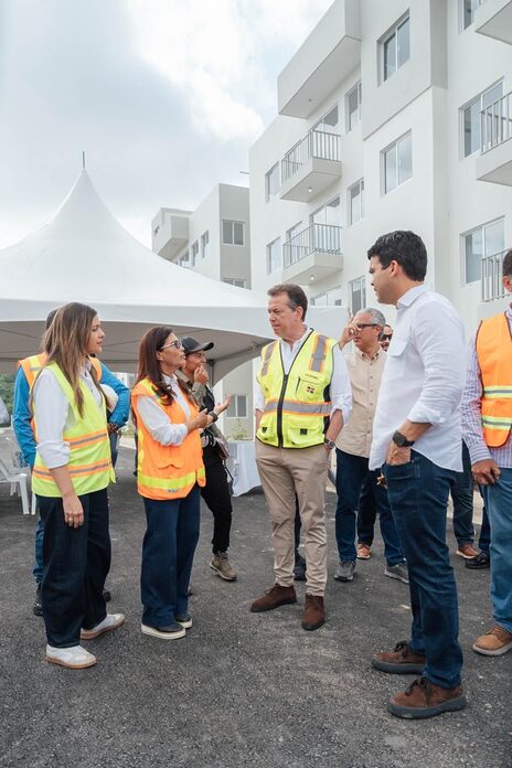 Ministro Ito Bisonó desarrolla agenda de trabajo en Santiago y Santiago Rodríguez; supervisa reparación de viviendas en La Ceibita