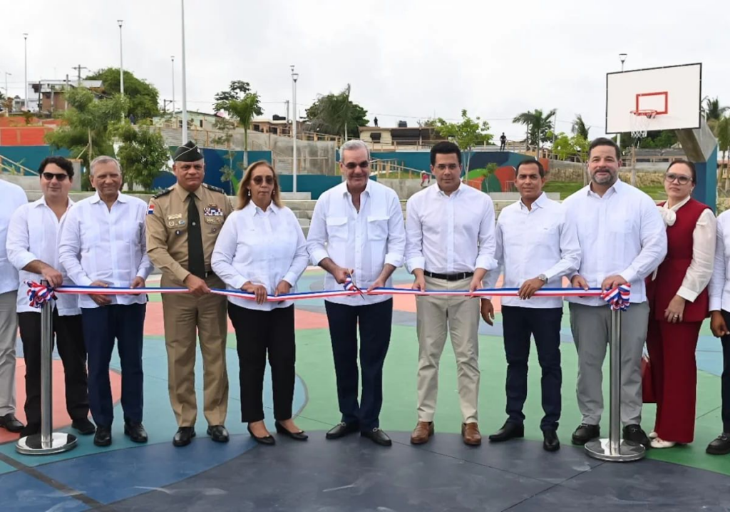 Abinader y Collado inauguran bulevar de la Salud en Haina con inversión de RD$165 millones